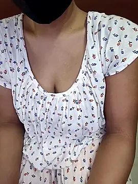 DreamGirlLive online show from April 17, 2026, 9:45 am