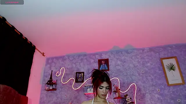 Everlin  Hot  online show from March 17, 2026, 2:27 am