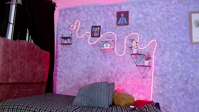 Everlin  Hot  online show from March 27, 2026, 8:26 am