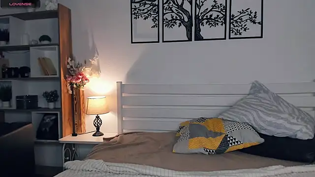 MalvinaTrafford online show from February 16, 2026, 9:44 pm