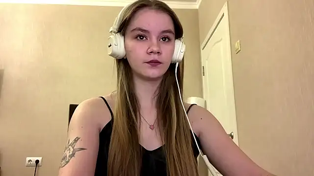 AgnesShy  online show from February 20, 2026, 7:54 am