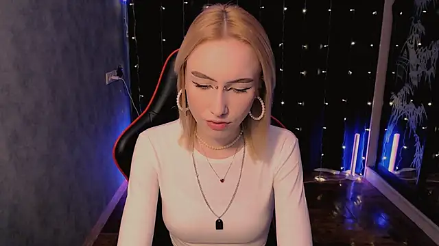 Snapshot of crybambi chatting on February 17, 2026, 8:33 am crybambi online show from February 17, 2026, 8:33 am