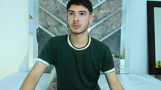 Snapshot of Apolo_Gray chatting on February 4, 2026, 4:29 am Apolo Gray online show from February 4, 2026, 4:29 am