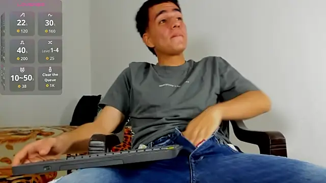 Snapshot of david_hot08 chatting on February 24, 2026, 6:44 am david hot08 online show from February 24, 2026, 6:44 am