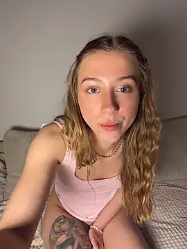Snapshot of romyxxs chatting on May 8, 2026, 8:47 pm romyxxs online show from May 8, 2026, 8:47 pm