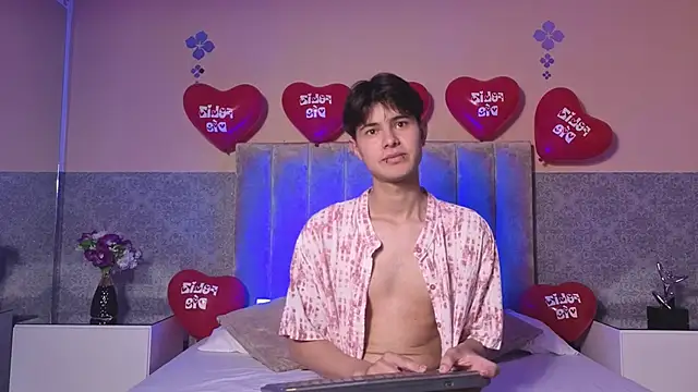 Snapshot of Derek_Sinn chatting on February 16, 2026, 7:43 pm Derek Sinn online show from February 16, 2026, 7:43 pm