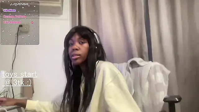 bloggirllaurel online show from March 25, 2026, 11:22 pm