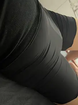 kimoanh102 online show from April 12, 2026, 12:37 am