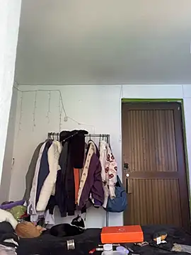 Snapshot of suky_pou chatting on February 9, 2026, 6:23 pm suky pou online show from February 9, 2026, 6:23 pm