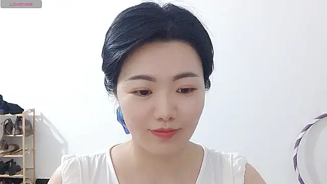 Snapshot of Nikishine chatting on April 19, 2026, 1:43 pm Nikishine online show from April 19, 2026, 1:43 pm