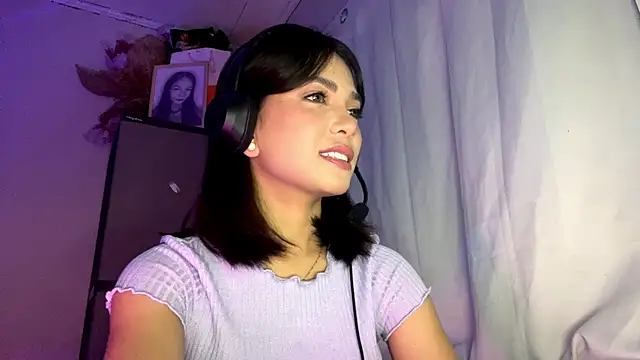 ConstancePorrini online show from February 9, 2026, 7:34 am