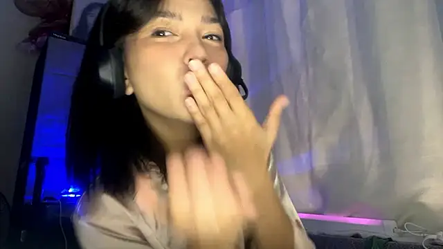 ConstancePorrini online show from February 12, 2026, 7:36 am