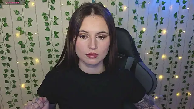 Snapshot of AliceIMonta chatting on February 14, 2026, 3:53 pm AliceIMonta online show from February 14, 2026, 3:53 pm