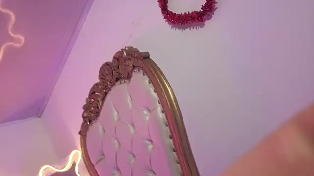 Snapshot of MILAH_TAY chatting on February 13, 2026, 11:39 am MILAH TAY online show from February 13, 2026, 11:39 am