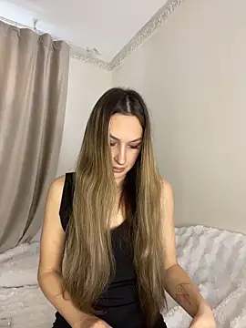 Alyxra online show from March 25, 2026, 7:47 am