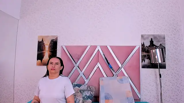 natasha and zoe online show from March 1, 2026, 11:12 am