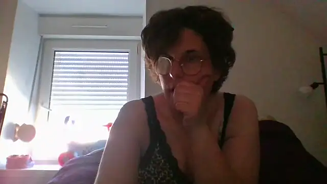 OIseauNoir88 online show from April 7, 2026, 3:56 pm