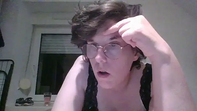 OIseauNoir88 online show from April 15, 2026, 7:43 pm