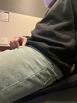 yuuuuusuke00 online show from February 13, 2026, 1:23 am