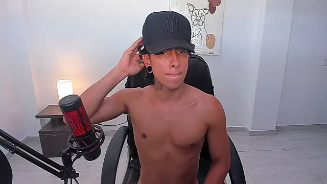 Snapshot of paisa_hotx chatting on February 20, 2026, 6:52 pm paisa hotx online show from February 20, 2026, 6:52 pm