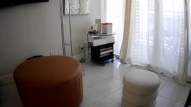 Snapshot of AlexisKayx chatting on February 9, 2026, 6:23 pm AlexisKayx online show from February 9, 2026, 6:23 pm