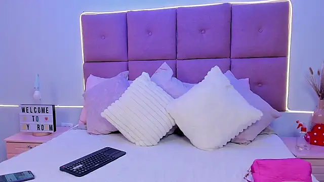 Hilaryportman online show from March 20, 2026, 8:03 pm