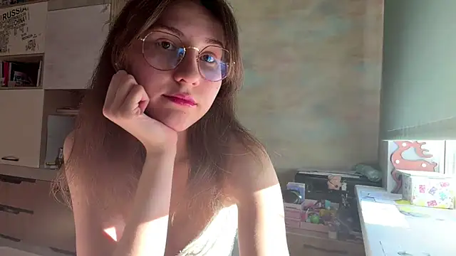 Miaaa Moon online show from April 9, 2026, 1:16 pm