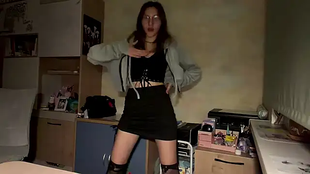 Miaaa Moon online show from April 18, 2026, 5:17 pm