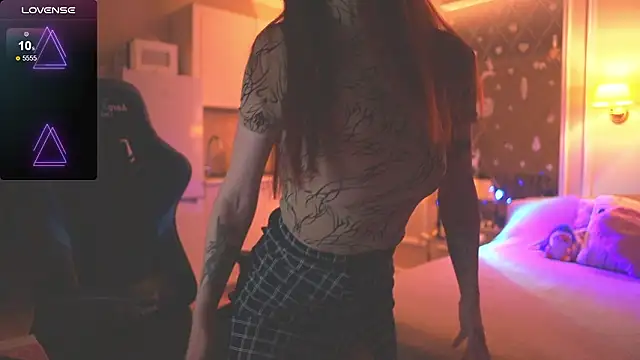 Snapshot of foxy_red_ chatting on February 2, 2026, 9:24 pm foxy red online show from February 2, 2026, 9:24 pm