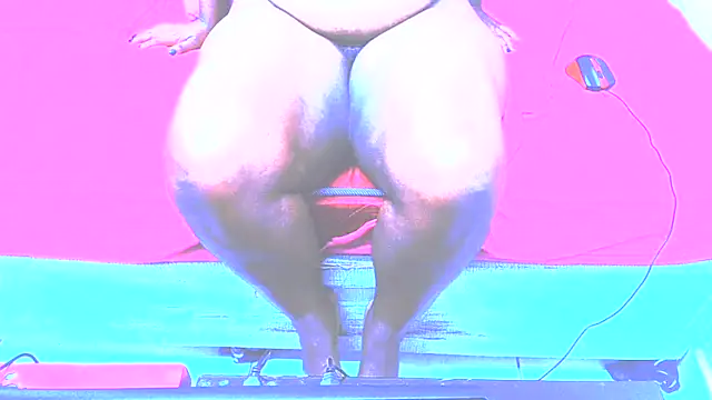 CurvyEbonyX online show from February 7, 2026, 4:33 pm