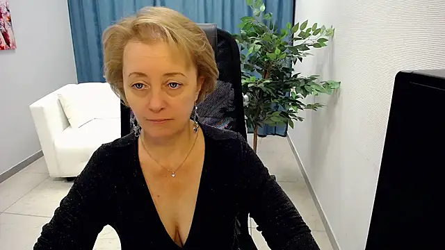 MONA W online show from June 10, 2026, 8:57 am