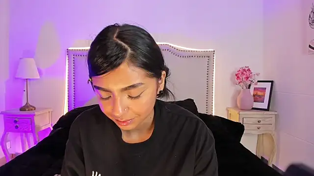 nia-malkova online show from March 27, 2026, 11:43 am