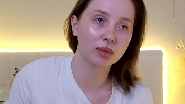 Snapshot of CandiceKingzzz chatting on February 22, 2026, 3:43 pm CandiceKingzzz online show from February 22, 2026, 3:43 pm