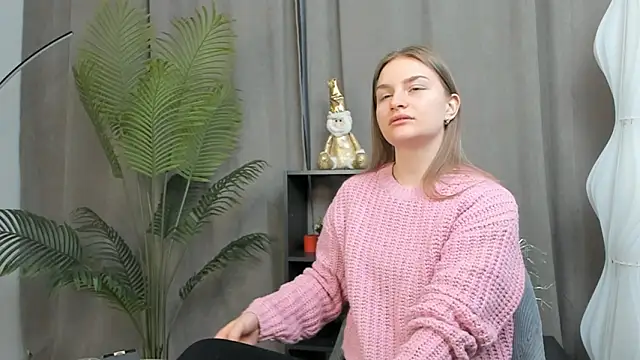 Snapshot of PhoebeTomerlin chatting on February 1, 2026, 9:08 am PhoebeTomerlin online show from February 1, 2026, 9:08 am