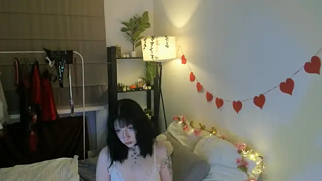 Snapshot of AuraShift chatting on February 28, 2026, 2:23 am AuraShift online show from February 28, 2026, 2:23 am