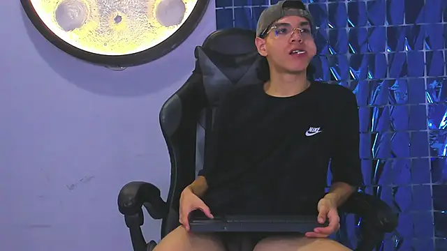 Snapshot of Bennet-Gray chatting on March 1, 2026, 4:25 am Bennet-Gray online show from March 1, 2026, 4:25 am