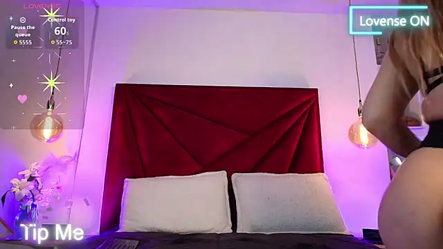 NahomiRoss online show from April 6, 2026, 12:28 pm