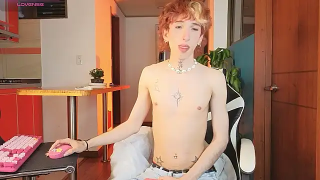 golden twink  online show from February 15, 2026, 10:25 am