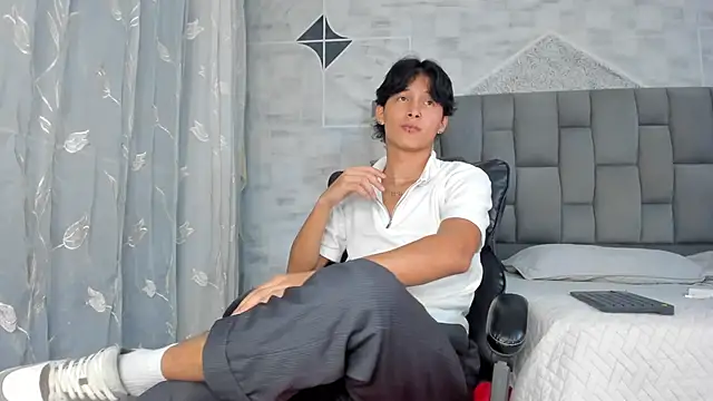 Snapshot of SalvatoreBenford chatting on February 5, 2026, 5:01 am SalvatoreBenford online show from February 5, 2026, 5:01 am