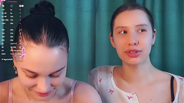 ZofiaSoshnik online show from April 1, 2026, 6:36 am