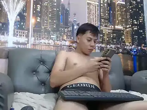 santiago xxxcol online show from March 23, 2026, 11:20 pm