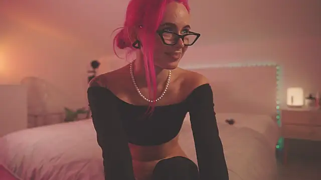 Sarah Pink online show from December 1, 2024, 9:15 pm