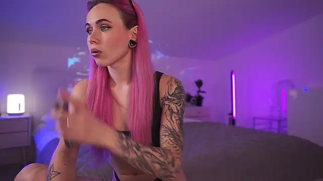 Sarah Pink online show from March 22, 2025, 5:20 pm