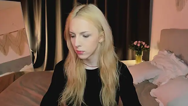 Snapshot of Tiffany__King chatting on June 4, 2026, 6:19 am Tiffany King online show from June 4, 2026, 6:19 am