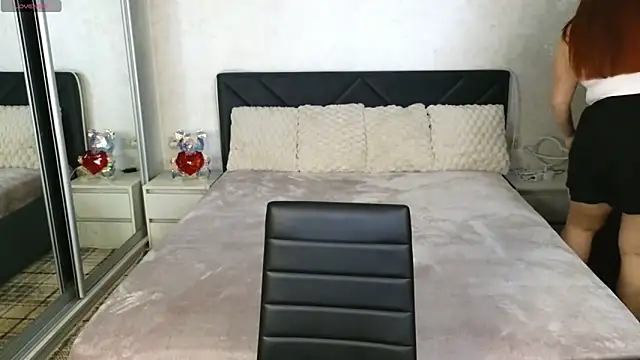 Eva Luxx online show from May 1, 2026, 1:26 pm