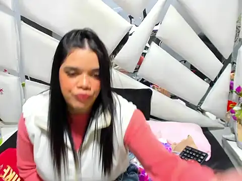  EmilySquirt online show from February 13, 2026, 1:29 pm