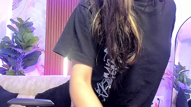 Giselle Laurens  online show from June 5, 2026, 2:45 pm