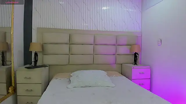 CarolineFyre online show from April 2, 2026, 12:36 pm