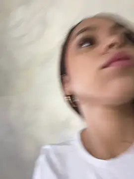 CarolineFyre online show from April 9, 2026, 12:32 pm