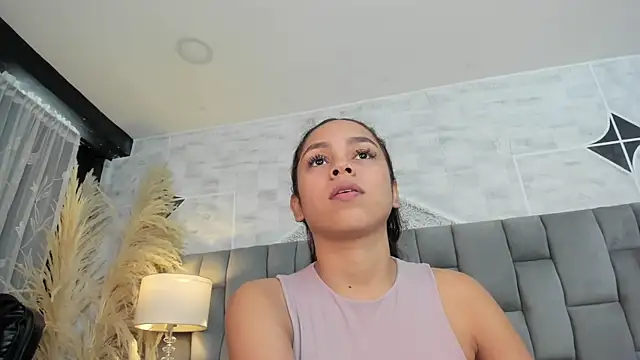 CarolineFyre online show from June 6, 2026, 1:05 pm